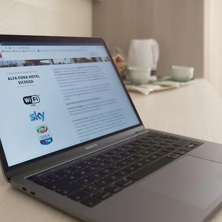 Alfa Fiera ホテル