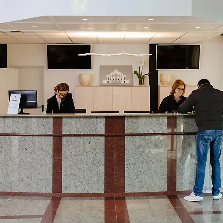 ホテル Alfa Fiera 4*