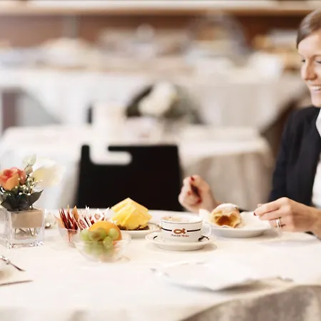 ホテル Alfa Fiera 4*