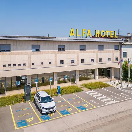 ホテル Alfa Fiera 4*